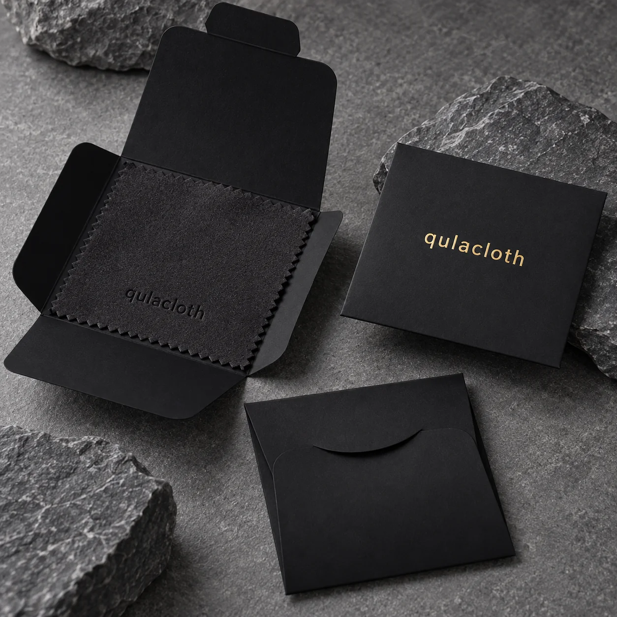 Black 8 x 8 cm polishing cloth and black paper envelopes with gold Qulacloth logo